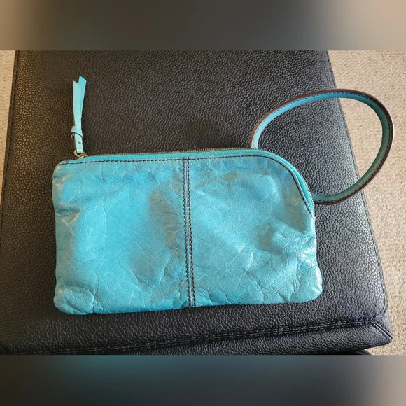 Hobo Sable Wristlet - Picture 2 of 5